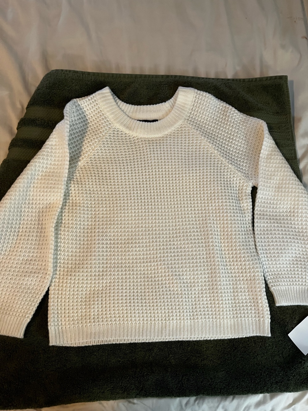 Kids love and Ellie White Waffle Knit Sweater sz L